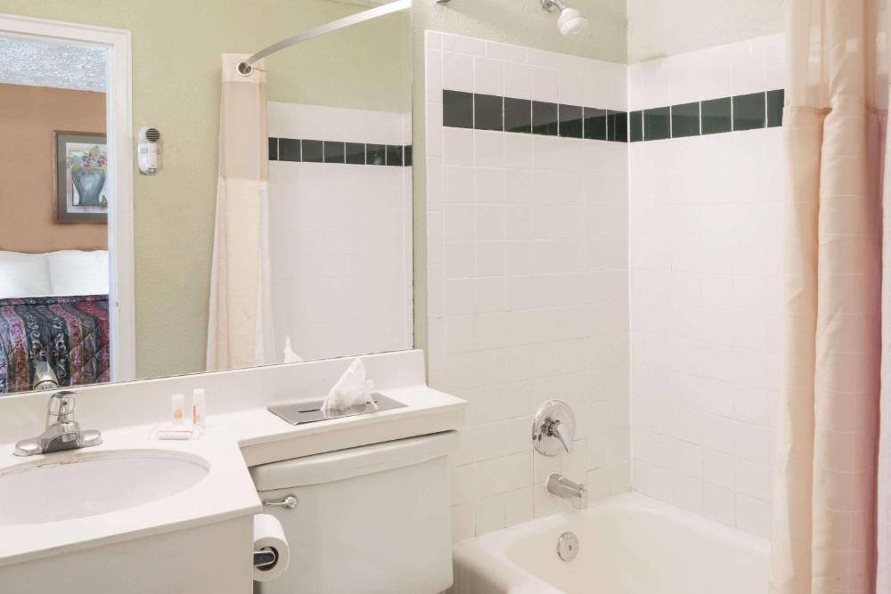 Days Inn by Wyndham Henrietta/Rochester Area